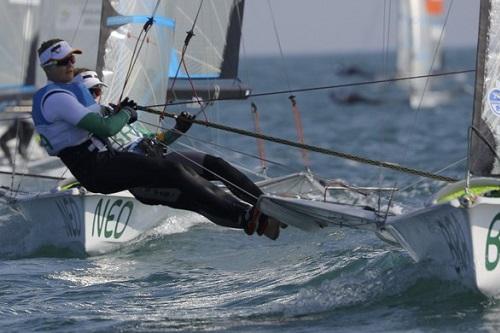 Velejadoras brasileiras continuam com boas chances de medalha na baía de Guanabara / Foto: Reuters