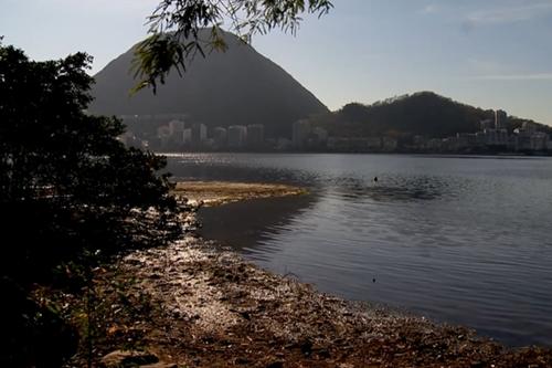 O nível da Lagoa está claramente mais baixo / Foto: Reprodução / SporTV