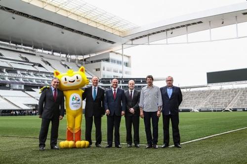 Autoridades presentes no acordo, fechado nesta quarta-feira / Foto: Rio 2016/ Spartacus Breches)