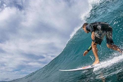 Adriano de Souza chega em Gold Coast embalado, preparado em busca do bi: "estou mais leve, tranquilo e super disposto a voltar a brigar por esse espaço" / Foto: Divulgação