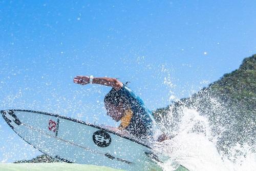 Depois de etapa brasileira em 2016 e em Miami no último mês, revelação do surf brasileiro ataca as ondas no Pro Argentina, em Mar del Plata / Foto: William Zimmermann