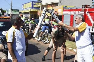 Walter Nascimento, condutor Bradesco durante o Revezamento da Tocha Olímpica, na cidade de Itaberaí / Foto: Gáspar Nóbrega/Bradesco