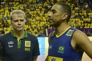 Técnico da seleção masculina de vôlei, Bernardinho (E) é um dos nomes da primeira temporada do programa / Foto: CBV