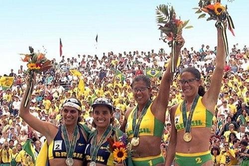 Sandra Pires/Jackie Silva e Adriana Samuel/Mônica Rodrigues fizeram dobradinha no vôlei de praia em Atlanta 1996 / Foto: Arquivo/CBV