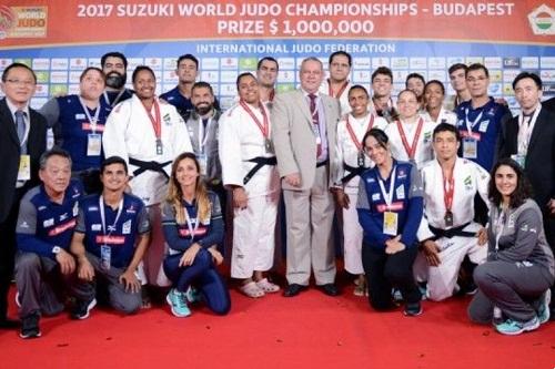 Brasileiros venceram Polônia, Canadá e Rússia nas preliminares e só não passaram pelo Japão na final deste domingo, em Budapeste / Foto: Paulo Pinto/CBJ