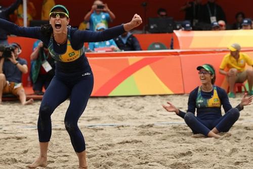 Brasileiras derrotaram as chinesas Wang e Yue por 2 a 0 nas oitavas de final / Foto: Alaor Filho/Exemlplus/COB