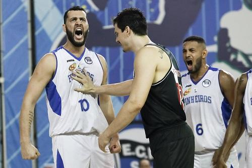 Após seis disputas consecutivas, o duelo entre paulistas e cariocas terminou nesta segunda (17), com o Pinheiros levando a melhor por 93 x 82 / Foto: Ricardo Bufolin/ECP