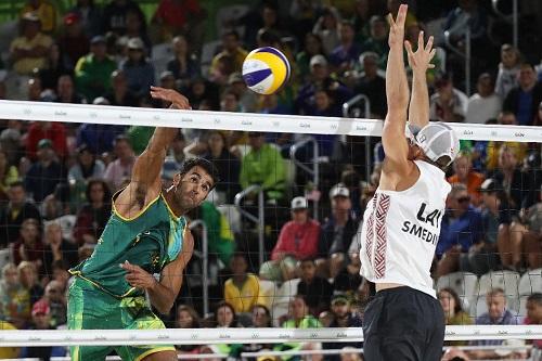 Evandro e Pedro Solberg conquistaram a classificação na última rodada; Larissa e Talita também vencem / Foto: FIVB