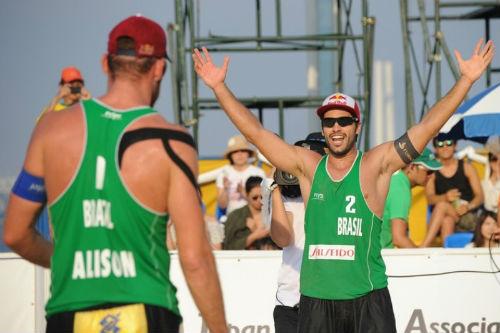 Federação Internacional de Vôlei homenageou o brasileiro ao selecionar grandes jogadas protagonizadas por ele no ano passado / Foto: FIVB