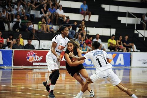 As meninas do Corinthians/Pague Menos/Americana se superaram mais uma vez e derrotaram o Sampaio Basquete por 66 a 1 / Foto: Sanderson Barbarini/Foco no Esporte