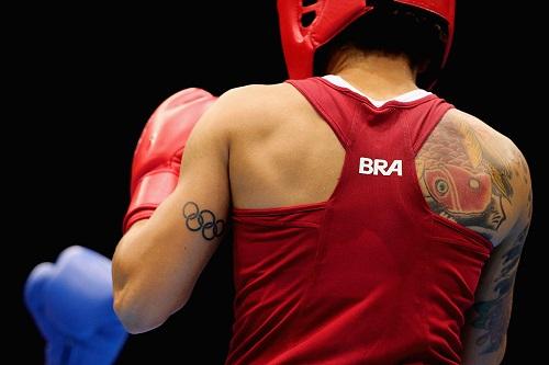 Dentro de casa, Adriana espera viver um momento único com o povo brasileiro / Foto: Scott Heavey/Getty Images