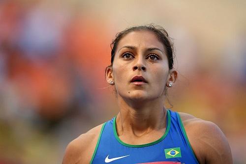 Atleta sente desconforto no joelho direito / Foto: Ian Walton/Getty Images