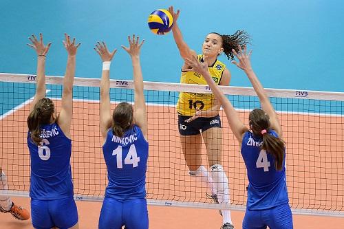 Aos 22 anos, a mineira também é a caçula da seleção de voleibol, que estreia contra Camarões neste sábado, no Maracanãzinho / Foto: Atsushi Tomura/Getty Images