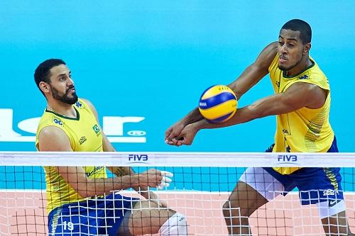 Oposto Wallace e ponteiro Lucarelli lideraram reação brasileira no Maracanãzinho / Foto: Adam Nurkiewicz/Getty Images