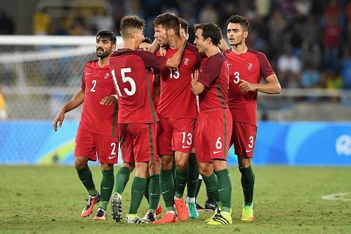 Atacante Paciência e zagueiro Pite marcaram os gols dos campeões europeus sobre os sul-americanos / Foto: Quinn Rooney/Getty Images