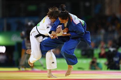 Brasileira foi derrotada por Anicka Van Emden, dos Países Baixos, e não conseguiu subir ao pódio no Rio 2016 / Foto: Ryan Pierse/Getty Images