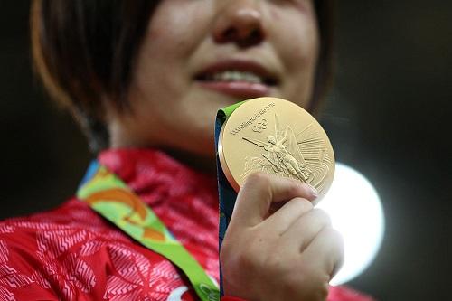 Haruka Tachimoto, no feminino, e Mashu Baker, entre os homens, levaram o ouro nas duas categorias da quarta-feira / Foto: Patrick Smith/Getty Images