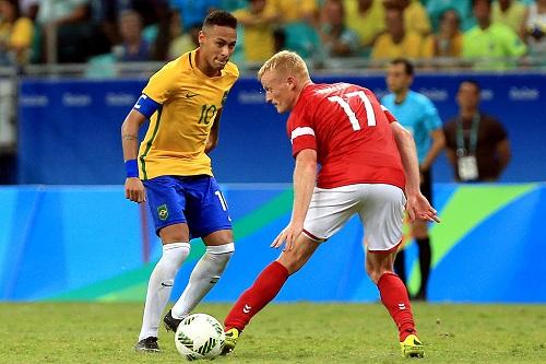 Após dois empates por 0 a 0, time de Neymar e companhia reencontra o caminho do gol, vence bem e se classifica para as quartas de final / Foto: Felipe Oliveira/Getty Images