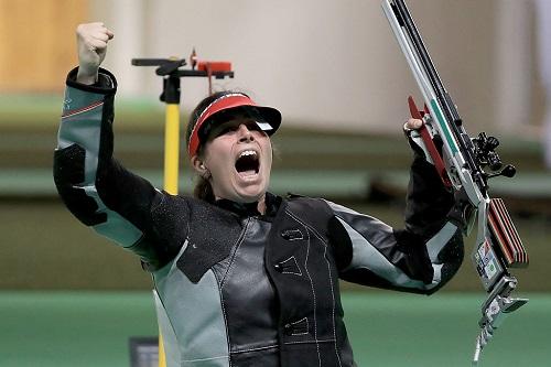 Quinta na fase classificatória, Barbara Engleder levou a melhor na série final da carabina 3 posições 50m / Foto: Sam Greenwood/Getty Images