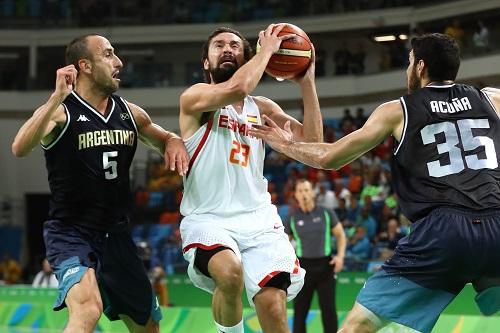 Torcida brasileira tentou ajudar a empurrar os argentinos, mas a seleção espanhola se impôs e venceu com autoridade / Foto: Sean M. Haffey/Getty Images