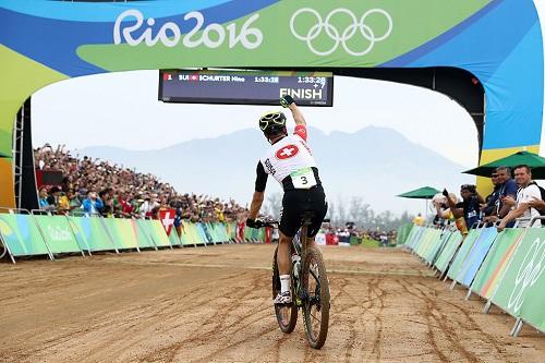 Medalha foi a terceira de Nino Schurter, que já ganhou prata e bronze nas duas últimas edições / Foto: Phil Walter/Getty Images