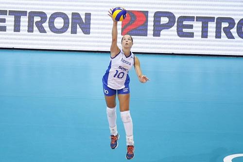 Equipes entram em quadra às 21h55, no ginásio do Tijuca Tênis Clube / Foto: Divulgação FIVB