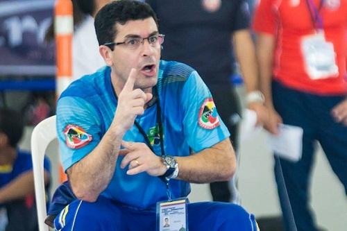 Vanderlei de Oliveira, da Associação Blumenau de karate, passa integrar seleto grupo de treinadores aptos para acompanhar atletas em Mundiais e etapas da Premier League / Foto: Geraldo De Paula/AE/CBK