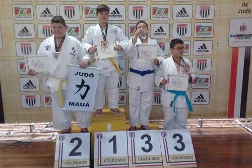 Judoca de 10 anos precisou superar adversário de 130 quilos, na final / Foto: Divulgação