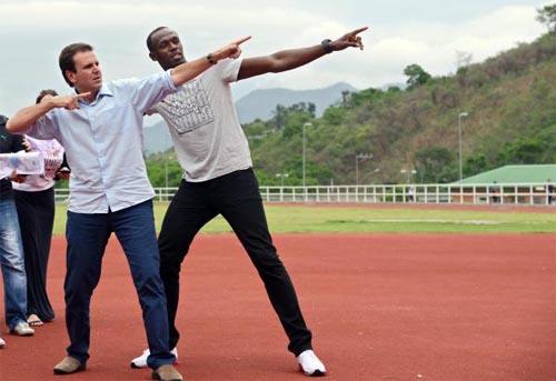 A Vila Olímpica Manoel José Gomes Tubino (Mato Alto), em Jacarepaguá, recebeu na tarde de terça-feira, dia 23 de Outubro uma visita especial: o bicampeão olímpico dos 100m e dos 200m rasos, Usain Bolt / Foto: Divulgação Prefeitura do RJ