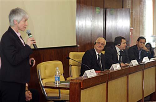  Zena Wooldridge e Jonathan Grix acreditam que bons resultados só acontecem com investimento e políticas ligadas à área de pesquisa e de ciências do esporte / Foto: Ivo Lima