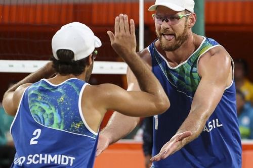 Brasileiros venceram italianos Carambula e Ranghieri por 2 sets a 0 / Foto: Marcelo Pereira/Exemplus/COB