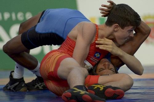 Treinando há dois meses, Daniel Ferreira conquista ouro no peso leve sem sofrer um ponto. Antônio Capitula leva a prata no pesado / Foto: Washington Alves/Exemplus/COB