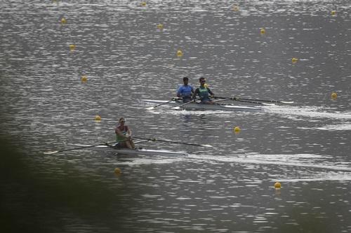 Provas de remo desse domingo foram adiadas em virtude do vento constante e forte, que deixou a Lagoa Rodrigo de Freitas com muitas marolas / Foto: Washington Alves/Exemplus/COB