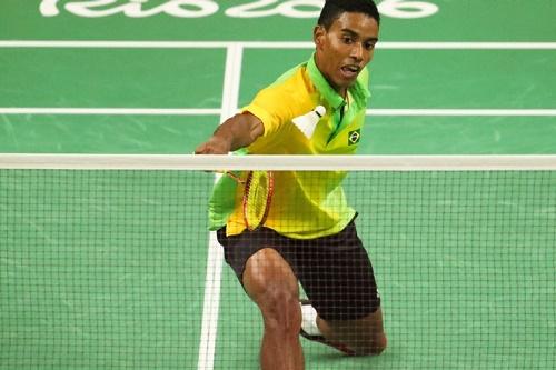 Brasileiro foi derrotado pelo irlandês Scott Evans por 2 sets a 1 em partida de badminton com torcida cheia e animada / Foto: Saulo Cruz/Exemplus/COB