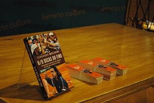 Livro que traz 60 dicas para melhorar o jogo foi lançado ontem na Livraria Cultura / Foto: Divulgação