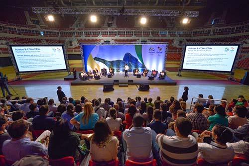 Colaboradores assistem à abertura do Model Venue Exercise, na Arena Olímpica do Rio / Foto: Rio 2016™/Paulo Mumia