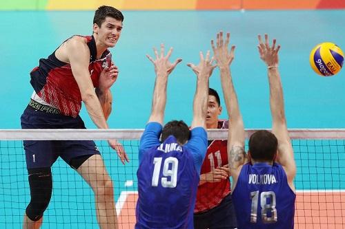 Americanos saíram perdendo, mas bateram a Federação da Rússia por 3 a 2 / Foto: FIVB