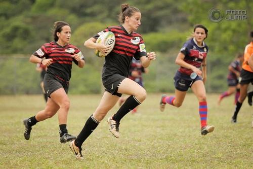 Artilheira do Paulista em 2016, Camila Lacerda (centro) terá a companhia da experiente Xaxá (esq.) na busca pelo título / Foto: Fotojump