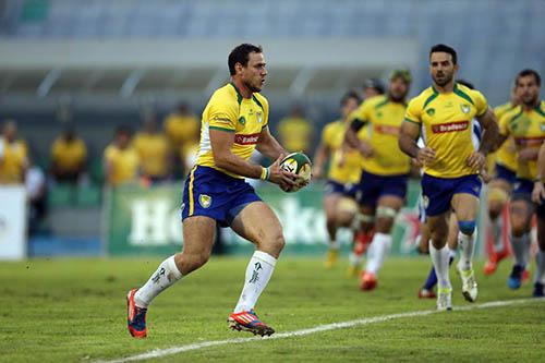 Carro de Fórmula 1 x Jogadores de rugby / Foto: Reprodução