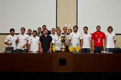 São José recebeu a taça de Campeão Brasileiro de Rugby durante a primeira edição do prêmio "Brasil Rugby 2010" / Foto: Fabio Cutrufo