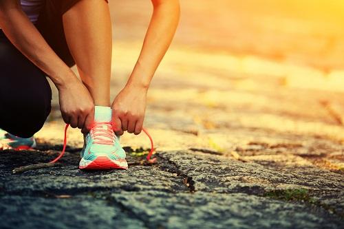 Praticar corrida nas ruas ou em pistas exige tênis específicos e adequados ao tipo físico / Foto: Divulgação