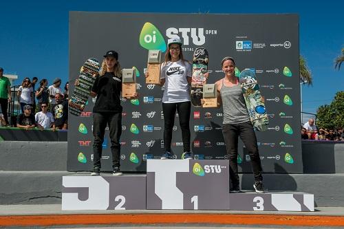 Pódio feminino teve dobradinha brasileira, com Gabriela Mazetto em segundo. No masculino, amador Lucas Alves brilha e fica em terceiro, logo atrás do neozelandês Tommy Finn / Foto: Pablo Vaz/Oi Stu Open