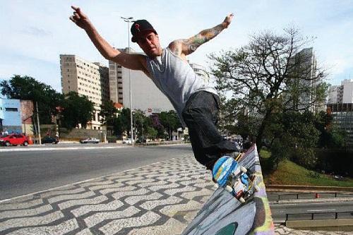 Durante todo o mês de julho acontecerão as aulas de skate na pista do Campo do Galera e no Bowl do Perequê, que nos dias 29 e 30, sediará o campeonato 1º Bowl Park Battle Ilhabela, com show final do CPM 22 / Foto: Divulgação