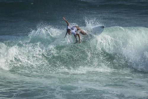 Tainá Hinckel é uma das apostas do COB e do CBSurf / Foto: Poullenot / WSL