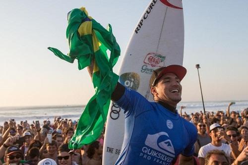 Na briga pelo título mundial / Foto: WSL/Laurent Masurel