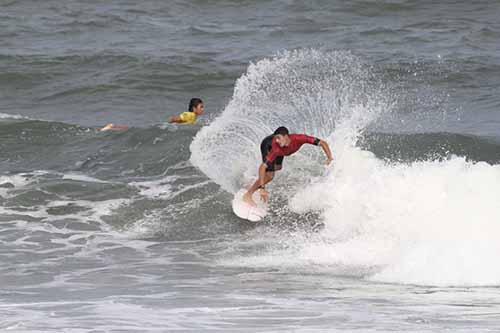 Gabriel André é o supercampeão do Rip Curl Guarujá  / Foto: Renan Oliveira