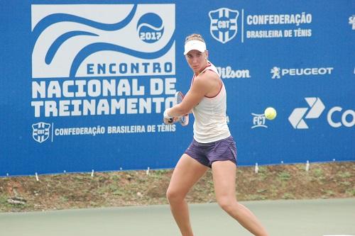 Bia Haddad Maia, que disputará o juvenil, esteve no Encontro Nacional de Tênis, em Florianópolis, na sede da CBT / Foto: Rafael Coelho/CBT