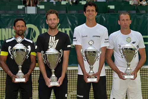 Klaasen, Venus, Melo e Kubot na cerimônia de premiação  / Foto: Noventi Open / KET