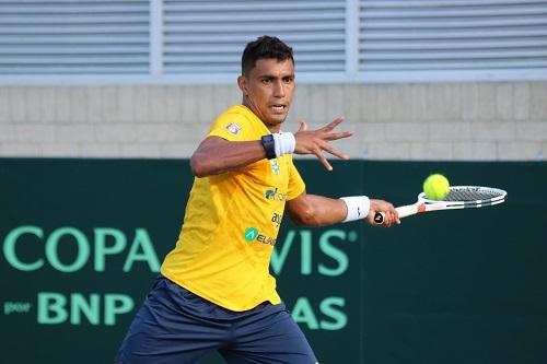 Thiago Monteiro inicia confronto / Foto: Matheus Joffre/CBT