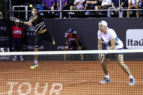 Dupla comemorou a segunda vitória na gira no saibro / Foto: João Pires / Fotojump